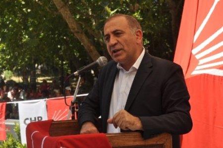 CHP'li Gürsel Tekin'den 'müftü karısıyım' oyununa kınama