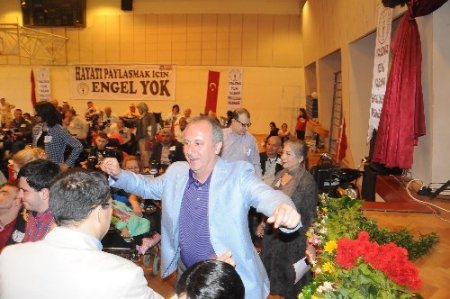 CHP'li İnce engellilerle çiftetelli oynadı