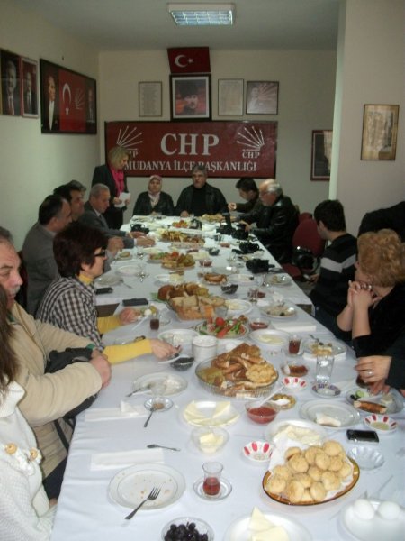 CHP’li kadınlardan basına kahvaltı