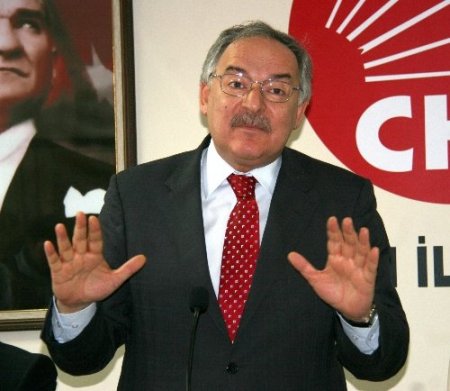 CHP'li Koç'tan Akil İnsanlar'a 'Başbakan'ın pazarlamacı memurları' benzetmesi