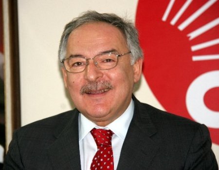 CHP'li Koç'tan Akil İnsanlar'a 'Başbakan'ın pazarlamacı memurları' benzetmesi