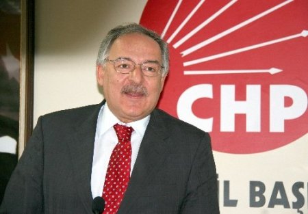 CHP'li Koç'tan Akil İnsanlar'a 'Başbakan'ın pazarlamacı memurları' benzetmesi