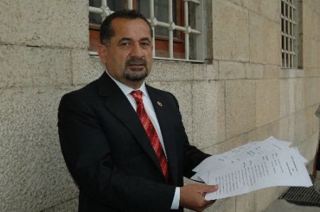 Chp'li Meclis Üyesi, Adana Büyükşehir Belediye Meclisi'nin Feshi İçin Mahkemeye Başvurdu