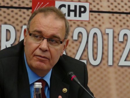 CHP'li Öztrak: Başbakan'ın bürokrasiden yakınması, beceriksizliğin ikrarıdır