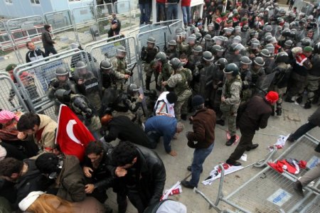 CHP’li Tarhan, kalabalığı hareket etmeye çağırdı