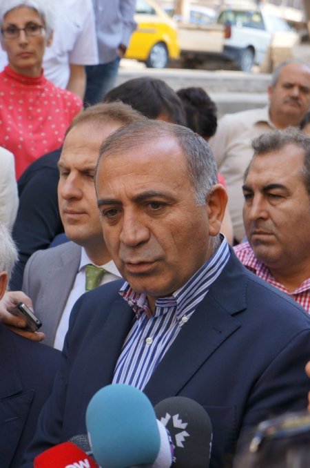 CHP'li Tekin: Başbakan Suriye'ye gideceğine Hakkari'ye gitsin