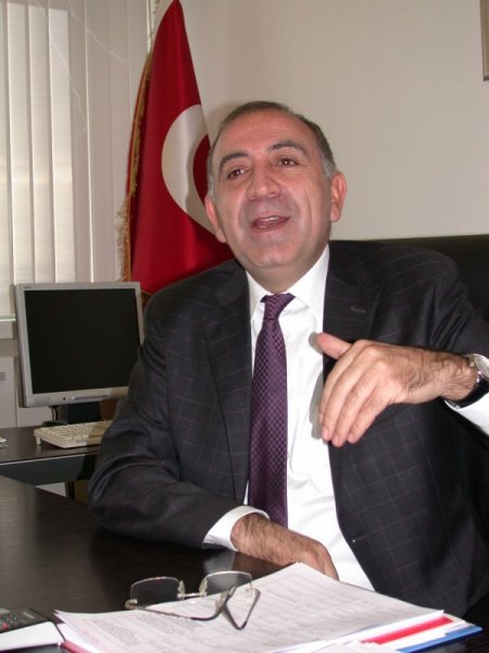 CHP'li Tekin: Dini ve milli bayramları yasaklamak insanlık ayıbıdır