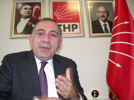 CHP'li Tekin: Dini ve milli bayramları yasaklamak insanlık ayıbıdır