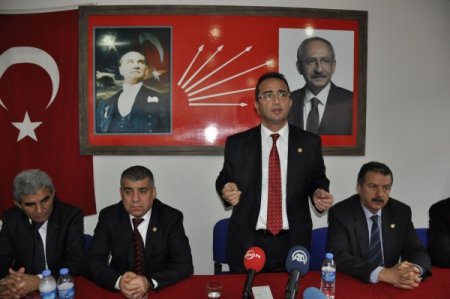 CHP’li Tezcan: Başbakan Obama’dan daha yetkili başkanlık istiyor