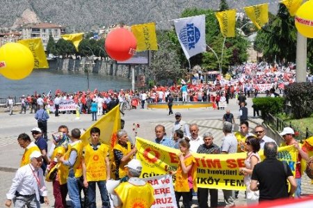 CHP’li vekiller: Keşke İstanbul da 1 Mayıs’ı kardeşlik içinde yaşasaydı