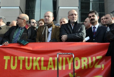 CHP'li vekillerden DHKP-C tutuklusu avukatlara destek