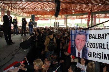 CHP'liler Balbay ve Haberal için meydana indi