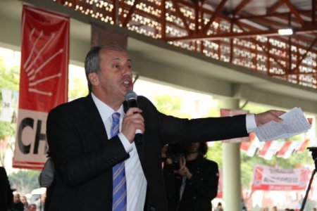 CHP'liler Balbay ve Haberal için meydana indi