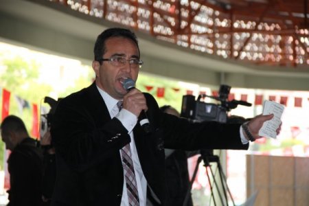 CHP'liler Balbay ve Haberal için meydana indi