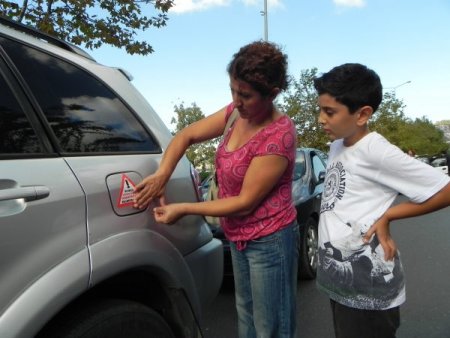 CHP'liler benzin zammını protesto etti