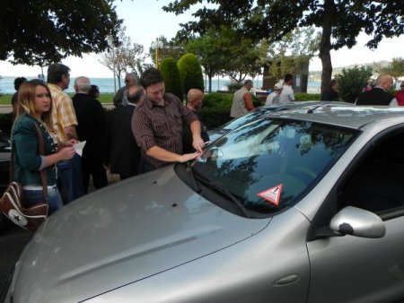CHP'liler benzin zammını protesto etti