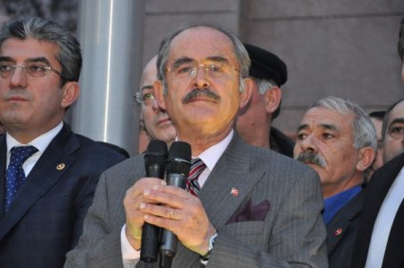 CHP’liler Eskişehir Belediyesi’ndeki operasyonları protesto etti