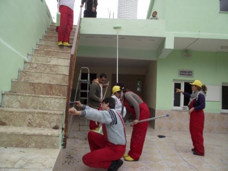 CHP’liler Hatay'da cami boyadı