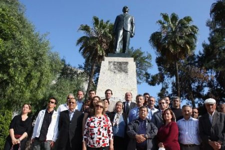 Chp'liler İnönü Anıtına Gül Bırakarak Başbakan Erdoğan'ı Protesto Etti