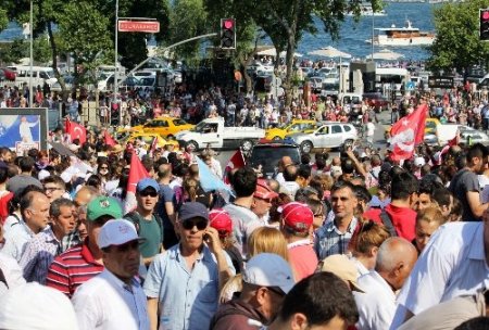 CHP'liler Taksim'de