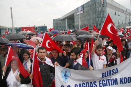 Chp'liler Yağmur Altında Yürüdü