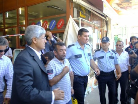 CHP'nin çatısından intihara kalkışan vatandaşı, CHP'li milletvekili indirdi