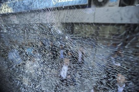 Chp'nin Seçim Otobüsünün Camı Kırıldı