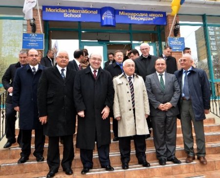 Çiçek, Kiev’de Türk okulunu ziyaret etti