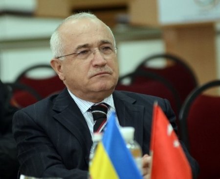 Çiçek, Kiev’de Türk okulunu ziyaret etti