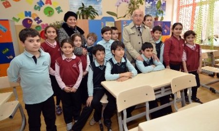 Çiçek, Kiev’de Türk okulunu ziyaret etti