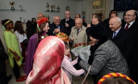 Çiçek, Kiev’de Türk okulunu ziyaret etti