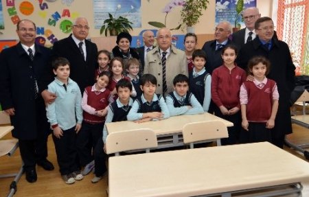 Çiçek, Kiev’de Türk okulunu ziyaret etti