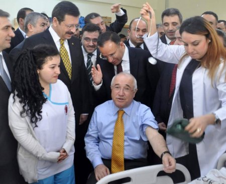 Çiçek ve Bozdağ, TOBB’un yaptırdığı yüksekokulu açtı