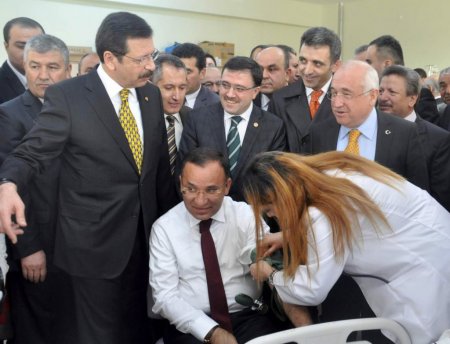 Çiçek ve Bozdağ, TOBB’un yaptırdığı yüksekokulu açtı