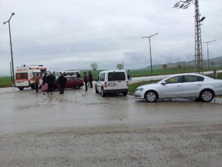 Çiçekdağı’nda trafik kazası: 4 yaralı