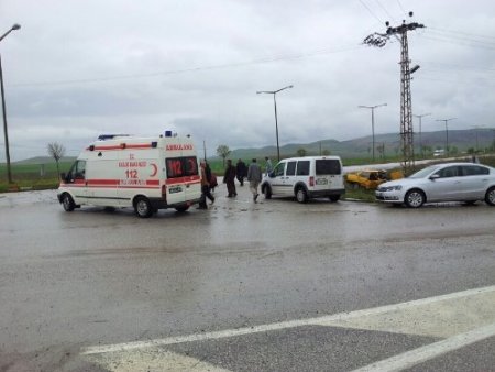 Çiçekdağı’nda trafik kazası: 4 yaralı