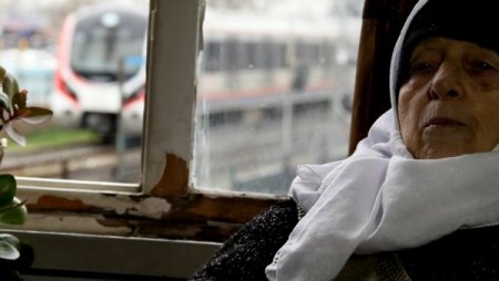 ‘Çiçekler titremeye başlarsa trenin geldiğini anlıyorum’