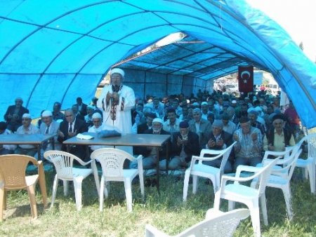 Çiftçiler, yağmur için şükür duasına çıkıyor