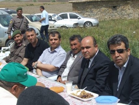 Çiftçiler, yağmur için şükür duasına çıkıyor