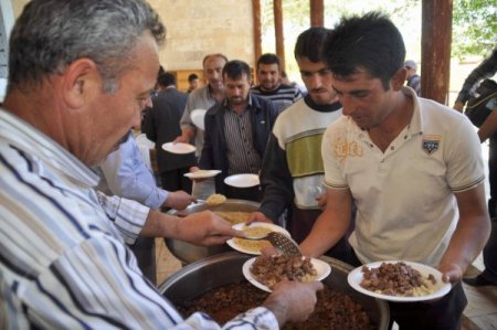 Çiftçiler Türbeleri Gezerek Yağmur Duası Etti