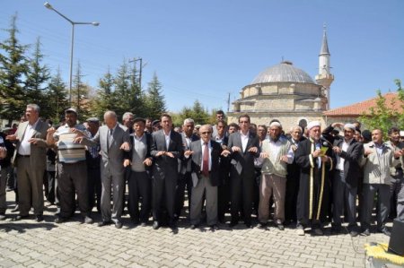 Çiftçiler Türbeleri Gezerek Yağmur Duası Etti