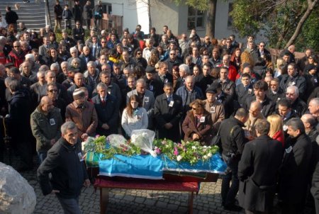 Çığ altında kalarak can veren Tapul için İzmir'de tören düzenlendi