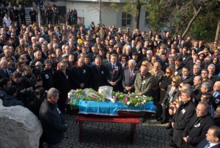 Çığ altında kalarak can veren Tapul için İzmir'de tören düzenlendi