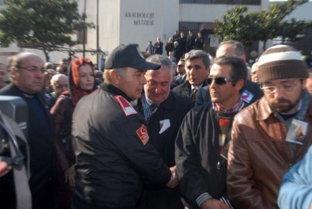 Çığ altında kalarak can veren Tapul için İzmir'de tören düzenlendi