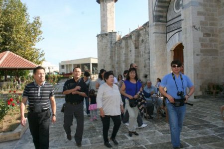 Çiğ köfte yiyip, melengiç kahvesi içtiler