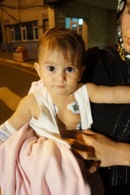 Ciğerine yemek yapışan bebek 8 saat tedavi olmayı bekledi