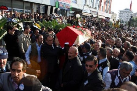 Çiğli Belediye Başkanı Bulut'un Cenazesi Toprağa Verildi