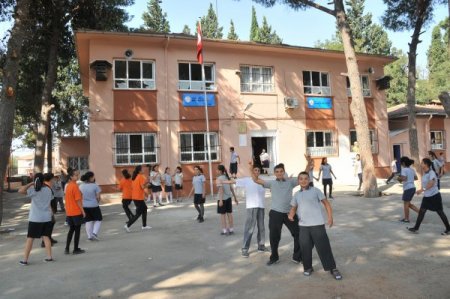 Çiğli Belediyesi 40 okulun bakım onarımını yaptı