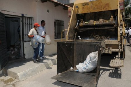 Çiğli’de Çöp Ev Temizlendi