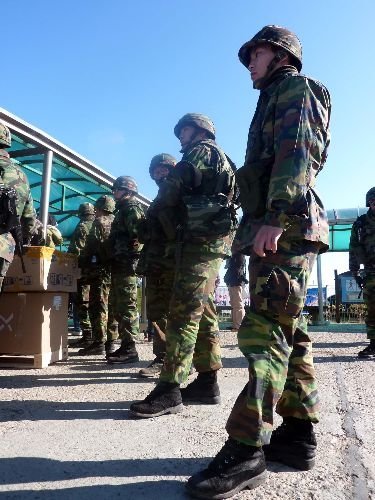 Cihan, Kuzey Kore'nin Bombaladığı Adada